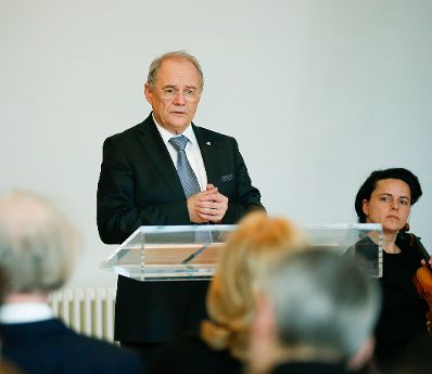 Am 13. März 2015 überreichte Sektionschef Manfred Matzka (im Bild) das Österreichische Ehrenkreuz für Wissenschaft und Kunst an Frau Ursula Blickle-Marx.