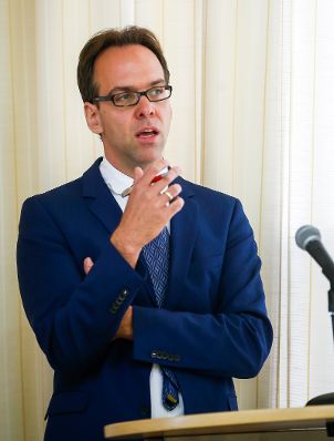 Am 27. und 28. April 2015 fand in der Diplomatischen Akademie Wien die Conference on European Democracy (EuDEM) 2015 statt. Im Bild Prof. Kornprobst (Diplomatische Akademie Wien) bei seinem Vortrag.