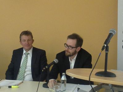Am 27. und 28. April 2015 fand in der Diplomatischen Akademie Wien die Conference on European Democracy (EuDEM) 2015 statt. Im Bild Prof. Schröder (l.) und Dr. Jakab (r.).