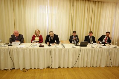 Am 25. und 26. April 2016 fand in der Diplomatischen Akademie die Conference on European Democracy 2016 statt. Am Podium (Panel III) (v.l.n.r.) Prof. Hein, Dr. Kulesza, Priv.-Doz. Balthasar, Prof. Nemeslaki, Prof. Vogel, Prof. Prosser.