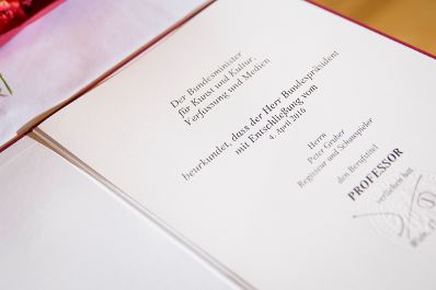 Am 17. Oktober 2016 überreichte Ministerialrat Reinhold Hohengartner die Urkunden, mit denen Burkhard Werner René Ernst und Peter Gruber der Berufstitel Professor verliehen wurde.