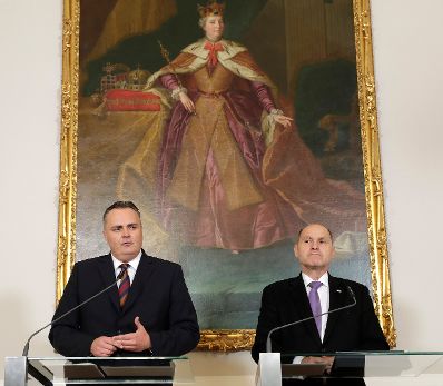 Am 28. Februar 2017 fand das Medienbriefing über die Regierungssitzung statt. Im Bild Verteidigungsminister Hans Peter Doskozil (l.) und Innenminister Wolfgang Sobotka (r.).