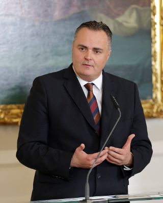 Am 28. Februar 2017 fand das Medienbriefing über die Regierungssitzung statt. Im Bild Verteidigungsminister Hans Peter Doskozil.