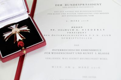 Am 19. April 2017 überreichte Reinhold Hohengartner das Österreichische Ehrenkreuz für Wissenschaft und Kunst 1. Klasse an Helmuth A. Niederle.