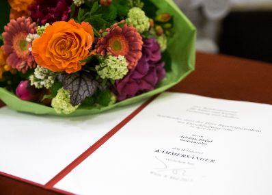 Am 8.Mai 2017 überreichte Bundestheaterholding-Geschäftsführer Christian Kircher, die Urkunde, mit der Adrian Eröd der Berufstitel Kammersänger verliehen wurde.