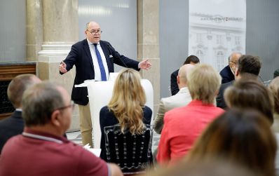 Am 13. September 2017 fand der Impulstag School of Data Public Services im Kassensaal statt. Im Bild Klaus Hartmann.