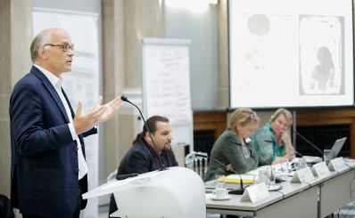 Am 13. September 2017 fand der Impulstag School of Data Public Services im Kassensaal statt. Im Bild Günther Ogris (l.).