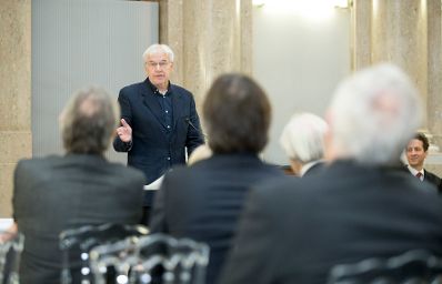 Am 5. Dezember 2017 überreichte Sektionschef Jürgen Meindl das Österreichische Ehrenkreuz für Wissenschaft und Kunst I. Klasse an Ernst Kovacic. Im Bild Laudator Wilfried Unger.
