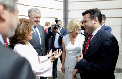 Am 15. Juni 2019 nahm Bundeskanzlerin Brigitte Bierlein (l.) am Europaforum Wachau teil. Im Bild mit Landeshauptfrau Johanna Mikl-Leitner (m.r.), dem nordmazedonischen Premier Zoran Zaev (r.) und Martin Eichtinger (m.l.).