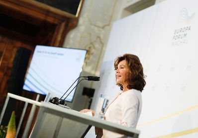 Am 15. Juni 2019 nahm Bundeskanzlerin Brigitte Bierlein (im Bild) am Europaforum Wachau teil.