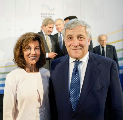 Am 15. Juni 2019 nahm Bundeskanzlerin Brigitte Bierlein (l.) am Europaforum Wachau teil. Im Bild mit Parlamentspräsident Antonio Tajani (r.).