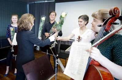 Am 16. September 2019 fand die Arbeitsreise von Bundeskanzlerin Brigitte Bierlein (2.v.l.) in Helsinki statt. Im Bild beim besuch des finnischen Haus der Musik "Musiikkitalo".