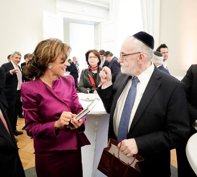 Am 19. September 2019 lud Bundeskanzlerin Brigitte Bierlein gemeinsam mit Bundesminister Alexander Schallenberg zum Empfang zu Rosch Ha Schana ins Bundeskanzleramt ein.