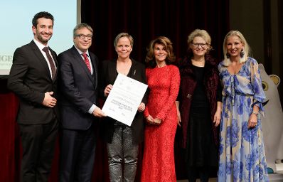 Am 15. Oktober 2019 nahm Bundeskanzlerin Brigitte Bierlein an der Myki Gala teil.