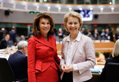 Am 118. Oktober 2019 nahm Bundeskanzlerin Brigitte Bierlein (l.) am Europäischen Rat der Staats- und Regierungschefs teil. Im Bild mit derdesignierte Präsidentin der Europäischen Kommission Ursula von der Leyen (r.).