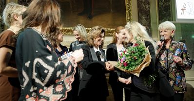 Am 5. November 2019 verlieh Bundeskanzlerin Brigitte Bierlein den MedienLÖWINNEN 2019.