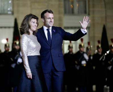 Am 11. November 2019 nahm Bundeskanzlerin Brigitte Bierlein (l.) am 2. Pariser Friedensforum teil. Im Bild mit dem französischen Präsidenten Emmanuel Macron (r.).