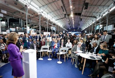 Am 12. November 2019 nahm Bundeskanzlerin Brigitte Bierlein (im Bild) am 2. Pariser Friedenforum teil.