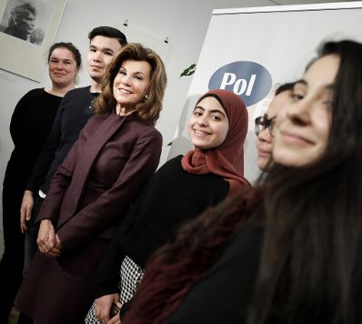 Am 9. Dezember 2019 nahm Bundeskanzlerin Brigitte Bierlein an der Veranstaltung von PolEdu teil.