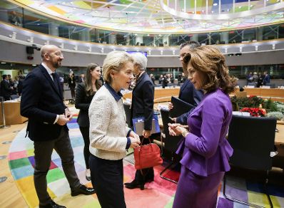 Am 13. Dezember 2019 nahm Bundeskanzlerin Brigitte Bierlein (r.) am Europäischen Rat der Staats- und Regierungschefs teil. Im Bild mit der Präsidentin der Europäischen Kommission Ursula von der Leyen (l.)