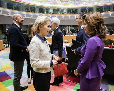 Am 13. Dezember 2019 nahm Bundeskanzlerin Brigitte Bierlein (r.) am Europäischen Rat der Staats- und Regierungschefs teil. Im Bild mit der Präsidentin der Europäischen Kommission Ursula von der Leyen (l.)