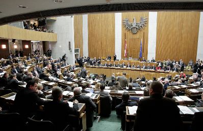 Am 30. November 2010 traf sich die österreichische Bundesregierung im Parlament um den Haushalt für 2011 offiziell zu beschließen.