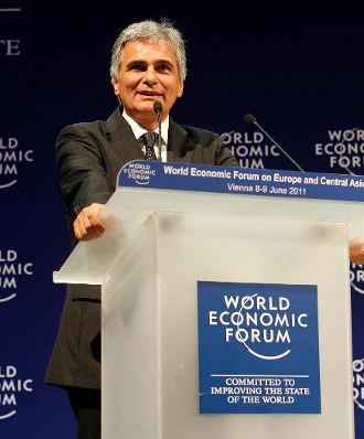 Am 8. Juni 2011 nahm Bundeskanzler Werner Faymann am World Economic Forum on Europe and Central Asia in der Wiener Hofburg teil. Im Bild