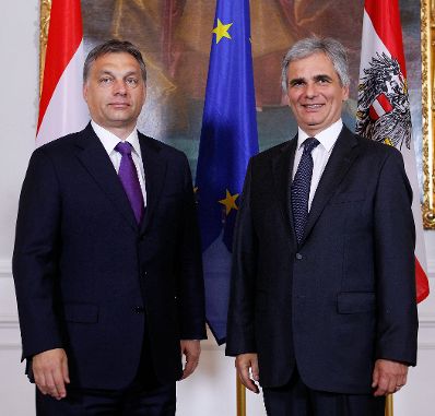 Am 8. Juni 2011 empfing Bundeskanzler Werner Faymann (r.) im Rahmen des World Economic Forum on Europe and Central Asia den ungarischen Ministerpräsidenten Viktor Orbán (l.) zu einem bilateralen Gespräch im Bundeskanzleramt.