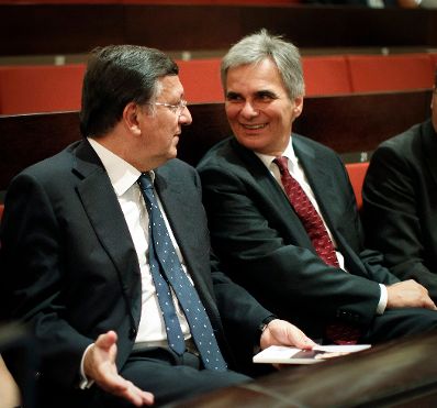 Am 29. August 2012 besuchte Bundeskanzler Werner Faymann (r.) gemeinsam mit EU-Kommissionspräsident José Manuel Barroso (l.) die Opernaufführung "Giulio Cesare in Egitto" im Haus für Mozart in Salzburg.