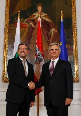 Am 17. September 2012 empfing Bundeskanzler Werner Faymann (r.) den Präsidenten von Bulgarien Rosen Plevneliev (l.) zu einem Gespräch im Bundeskanzleramt.