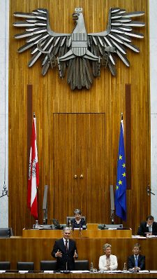 Am 19. September 2012 sprach Bundeskanzler Werner Faymann in der Aktuellen Europastunde bei der Nationalratssitzung im Parlament zum Thema "Schuldenkrise".