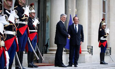 Am 9. Oktober 2012 traf Bundeskanzler Werner Faymann (l.) Frankreichs Staatspräsident François Hollande (r.) im Rahmen des offiziellen Arbeitsbesuchs in Paris.