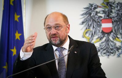 Am 11. Oktober 2012 empfing der Bundeskanzler den Europäischen Parlamentspräsidenten zu einem Arbeitsgespräch im Bundeskanzleramt. Im Anschluss gab Bundeskanzler Werner Faymann gemeinsam mit dem Europäischen Parlamentspräsidenten Martin Schulz (im Bild)eine Pressekonferenz.