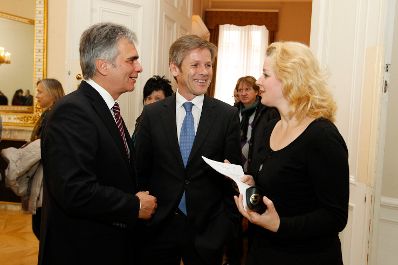 Freitag, den 26. Oktober 2012 empfing Bundeskanzler Werner Faymann im Rahmen des Nationalfeiertages Besucherinnen und Besucher im Bundeskanzleramt.