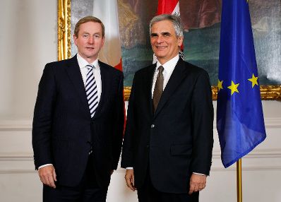 Am 8. November 2012 empfing Bundeskanzler Werner Faymann (r.) den irischen Premierminister Enda Kenny (l.) zu einem Arbeitsgespräch im Bundeskanzleramt.