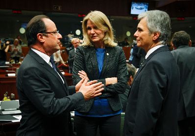 Am 22. November 2012 begann in Brüssel der 2-tägige Europäische Rat der EU-Staats- und Regierungschefs. Im Bild Bundeskanzler Werner Faymann (r.) mit Frankreichs Staatspräsident François Hollande (l.) und Dänemarks Premierministerin Helle Thorning-Schmidt (m.).
