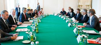 Am 28. August 2013 lud Bundeskanzler Werner Faymann gemeinnützige Organisationen zu einem Arbeitstreffen ins Bundeskanzleramt ein.
