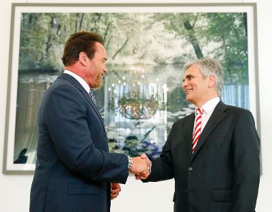 Am 7. September 2013 empfing Bundeskanzler Werner Faymann (r.) Arnold Schwarzenegger (l.) im Bundeskanzleramt.