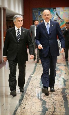 Am 25. Oktober 2013 endete in Brüssel der zweitägige Europäische Rat der EU-Staats- und Regierungschefs. Im Bild Bundeskanzler Werner Faymann (l.) mit dem italienischen Premierminister Enrico Letta (r.).