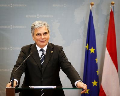 Am 25. Oktober 2013 endete in Brüssel der zweitägige Europäische Rat der EU-Staats- und Regierungschefs. Im Bild Bundeskanzler Werner Faymann bei der Pressekonferenz.