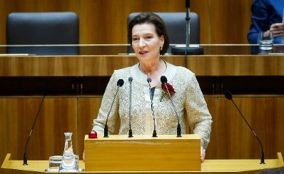 Am 29. Oktober 2013 fand im Parlament die Sitzung des neu gewählten Nationalrates statt. Im Bild Frauenministerin Gabriele Heinisch-Hosek.