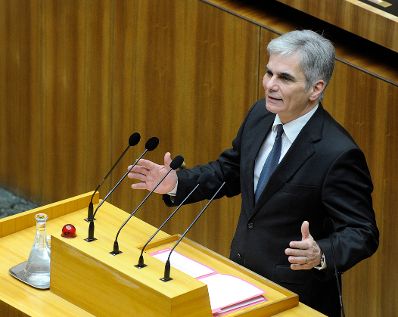 Am 10. Dezember 2015 stellte sich Bundeskanzler Werner Faymann (im Bild) den Fragen der Abgeordneten im Parlament.