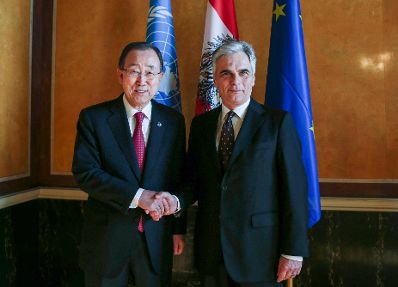 Am 28. April 2016 empfing Bundeskanzler Werner Faymann (r.) UN-Generalsekretär Ban Ki-moon (l.) im Parlament.