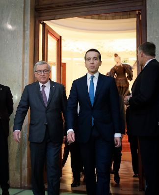 Am 3. November 2016 nahm der Bundeskanzler an der Podiumsdiskussion "Stimmen zur Zukunft Europas" teil. Im Bild Bundeskanzler Christian Kern (r.) und der Präsident der Europäischen Kommission Jean-Claude Juncker (l.).