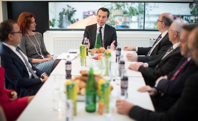 Am 30. November 2016 traf Bundeskanzler Christian Kern (m.) UnternehmerInnen zu einem Gespräch.