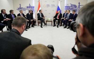 Am 2. Juni 2017 nahm Bundeskanzler Christian Kern (m.l.) am Internationalen Wirtschaftsforum SPIEF 2017 in St. Petersburg teil. Im Bild mit dem russischen Präsidenten Vladimir Putin (m.r.).