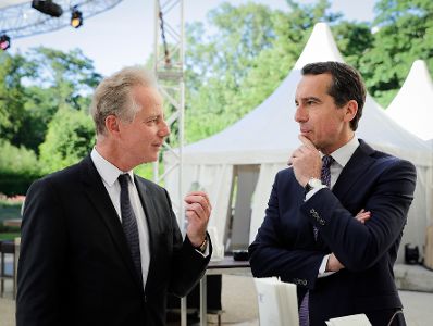 Am 8. Juni 2017 nahm Bundeskanzler Christian Kern (r.) den Raiffeisen Summer-Talk teil. Im Bild mit IV-Bund Präsident Georg Kapsch (l.).