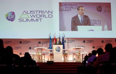 Am 20. Juni 2017 nahm Bundeskanzler Christian Kern am R20 Austrian World Summit teil.