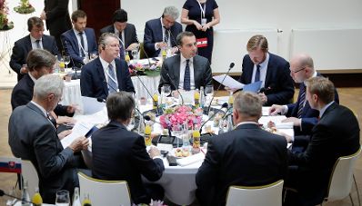 Am 22. Juni 2017 nahm Bundeskanzler Christian Kern (m.) am Austerlitz Treffen in Brünn teil. Im Bild mit dem tschechischen Ministerpräsidenten Bohuslav Sobotka (r.) und dem slowakischen Ministerpräsidenten Robert Fico.