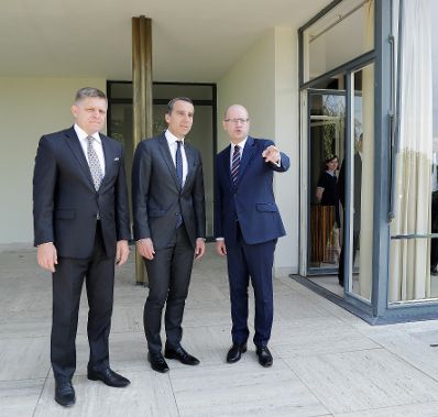 Am 22. Juni 2017 nahm Bundeskanzler Christian Kern (m.) am Austerlitz Treffen in Brünn teil. Im Bild mit dem tschechischen Ministerpräsidenten Bohuslav Sobotka (r.) und dem slowakischen Ministerpräsidenten Robert Fico (l.).